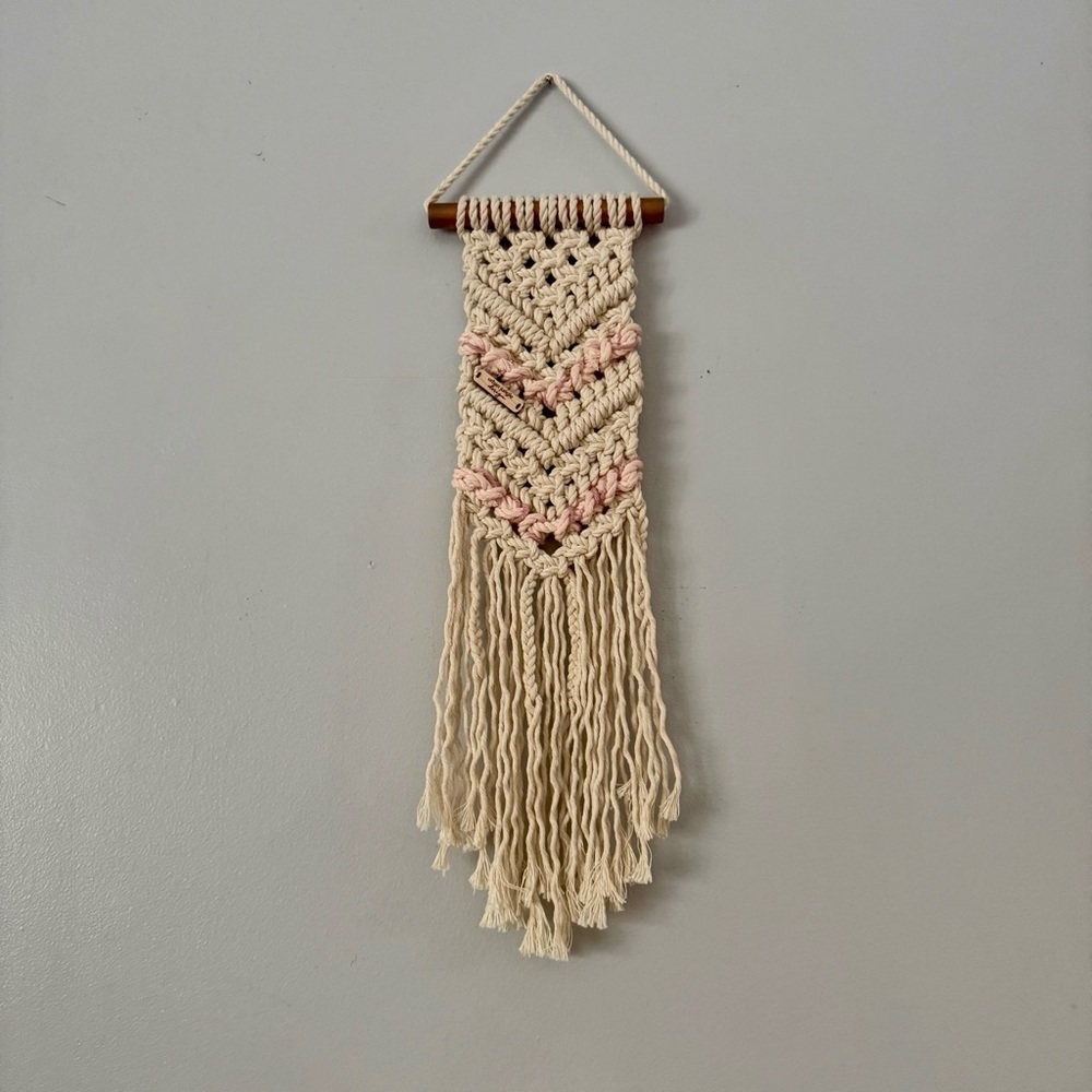 💥Urban Jungle Design Macrame Wall Hanging - Small Chevron Heart in Ballet Pink